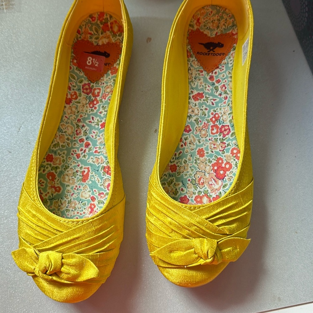 Women flat, Rocket Dog, yellow color silk